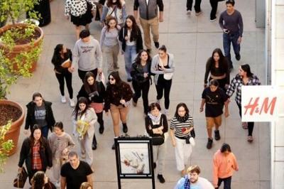 US retail sales saw slight growth in August, beating analyst expectations